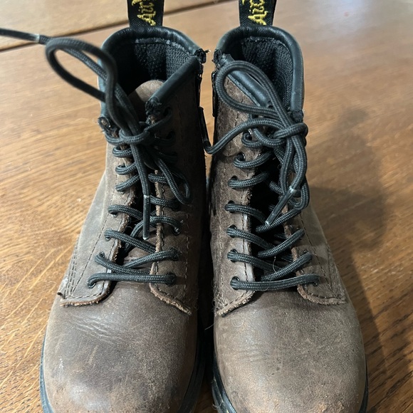 Toddler size US9 Dr Martens. Brown leather AirWair with bouncing soles - Picture 3 of 6